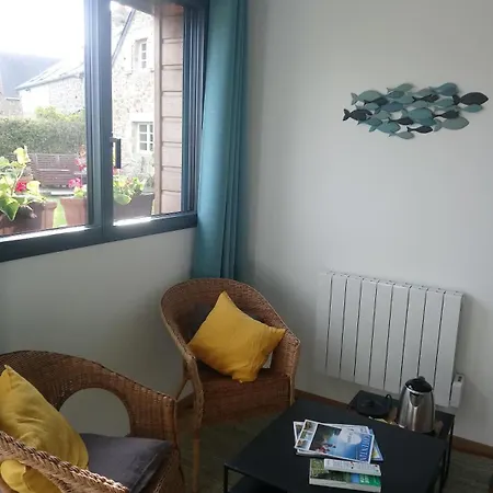 Entre Terre Et Bed & Breakfast Montfarville