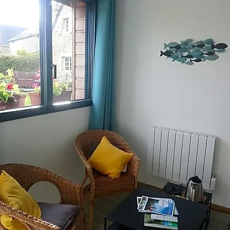 Entre Terre Et Bed & Breakfast Montfarville